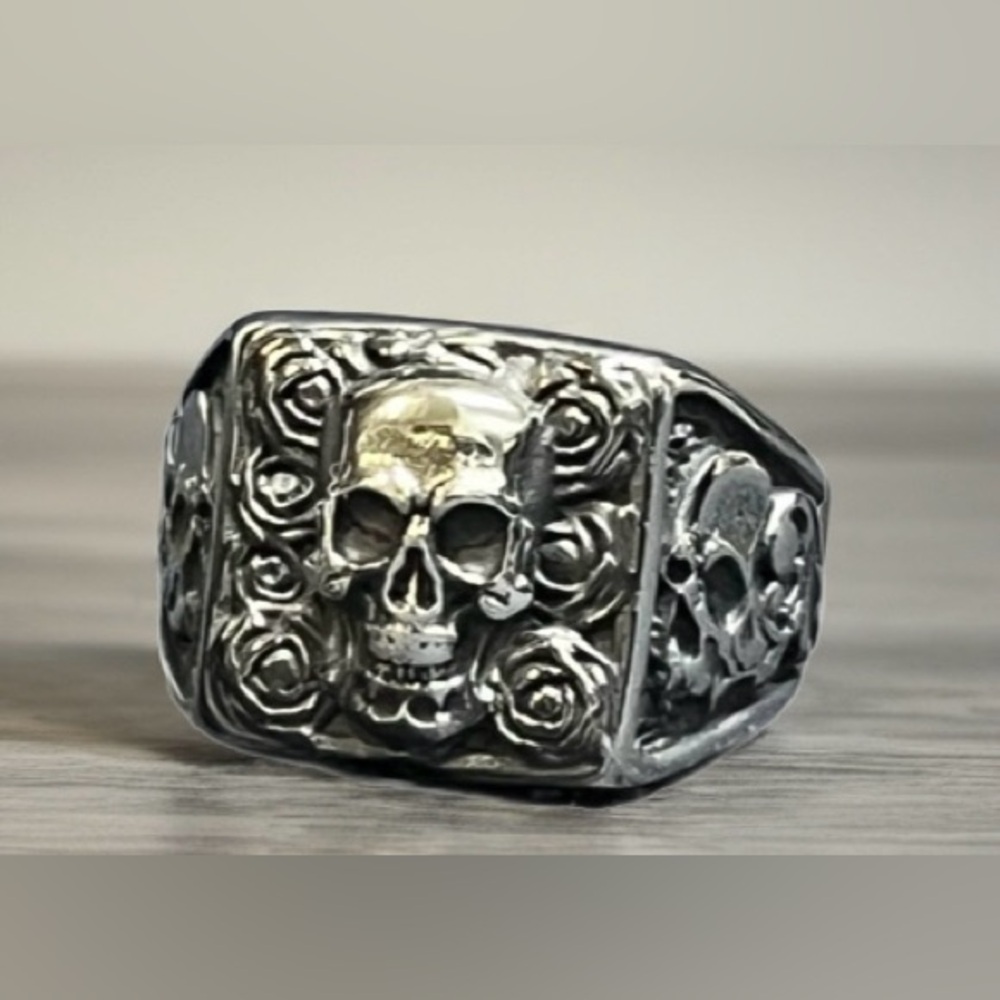 The Memento Mori Rose Signet